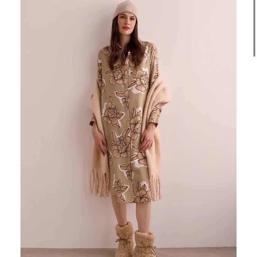 NEW 🐯 LAS SURENAS Floral Long Sleeve Shirt Dress with Beige Accessories